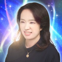 電話占いニーケの当たる占い師、虹生（にじお）先生